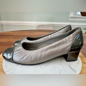 Trotters Daisy Shoes Women’s Size 8.5 W Pewter Leather Slip On Block Heels Pump